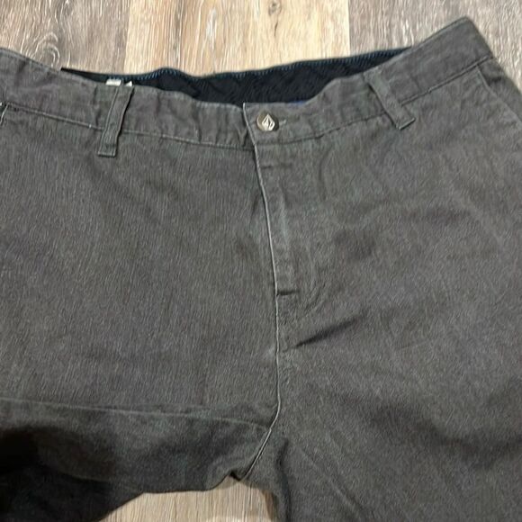 Volcom gray flat front shorts 10”  size 32 - Picture 3 of 7